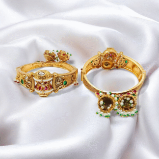 Golden Bangle ? Timeless Radiance in Every Detail