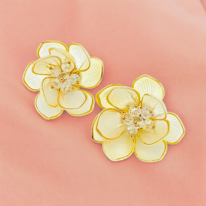 Golden Flower Tops ? Elegant Stud Earrings