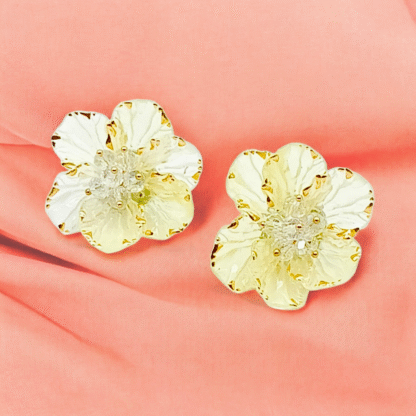 Golden Flower Tops ? Elegant Floral Stud Earrings