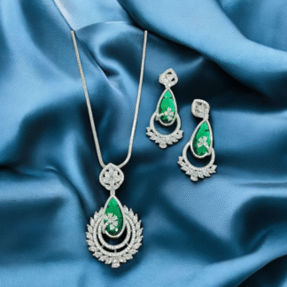 Green AD Pendant Set ? Sparkling Elegance in Classic Design
