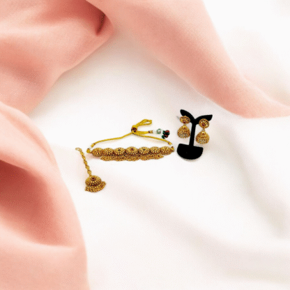 Golden Choker ? Royal Elegance in a Timeless Design