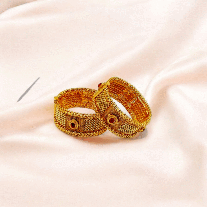 Golden Bangle ? Classic Elegance for Every Occasion