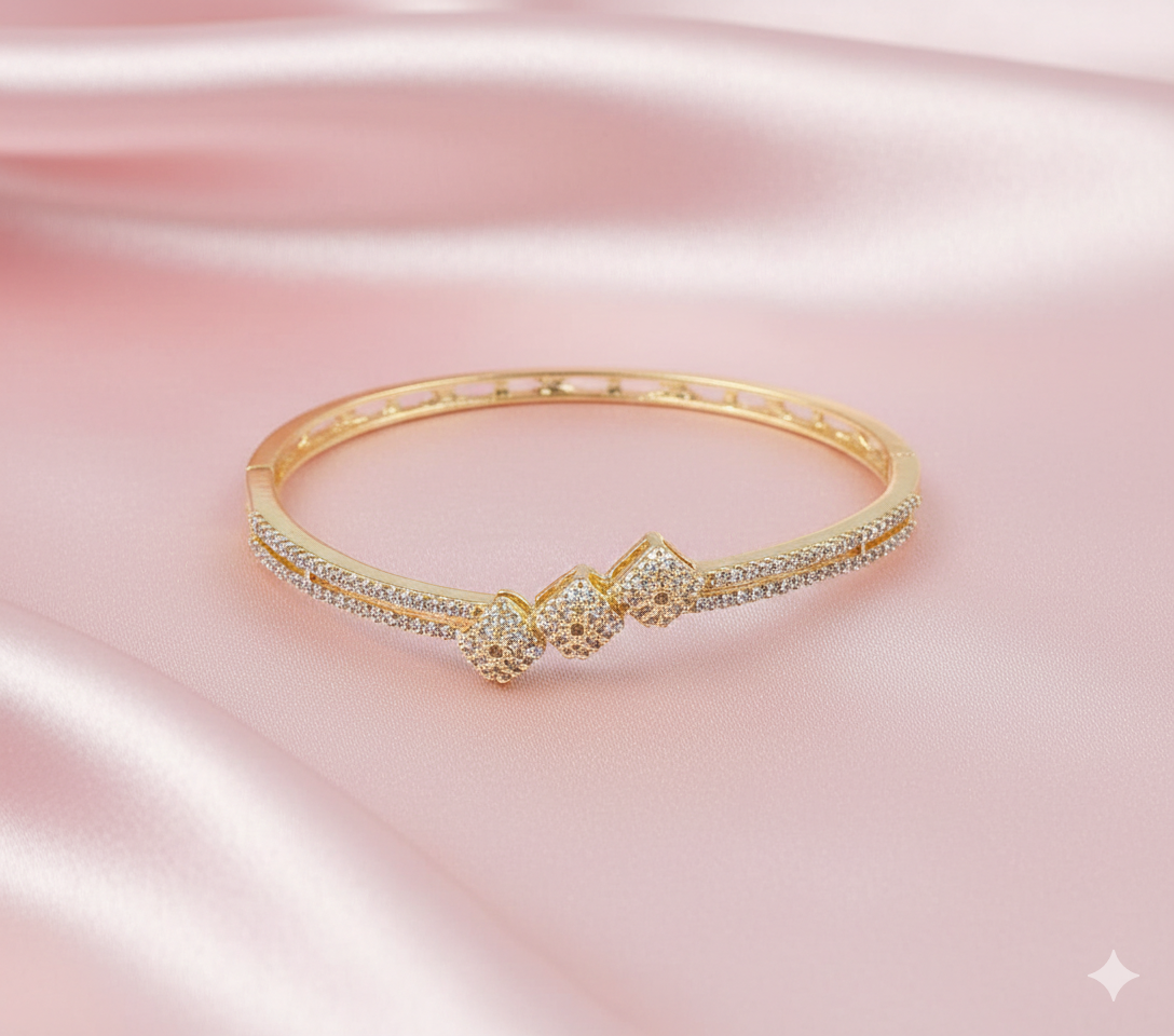 Elegant Gold-Plated Diamond-Cut AD Bracelet with Geometric Charms